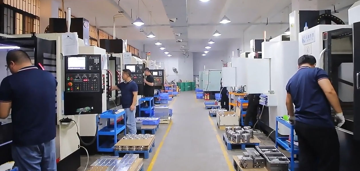 Dongguan Zhongwei Metal Products Co., Ltd خط إنتاج المصنع