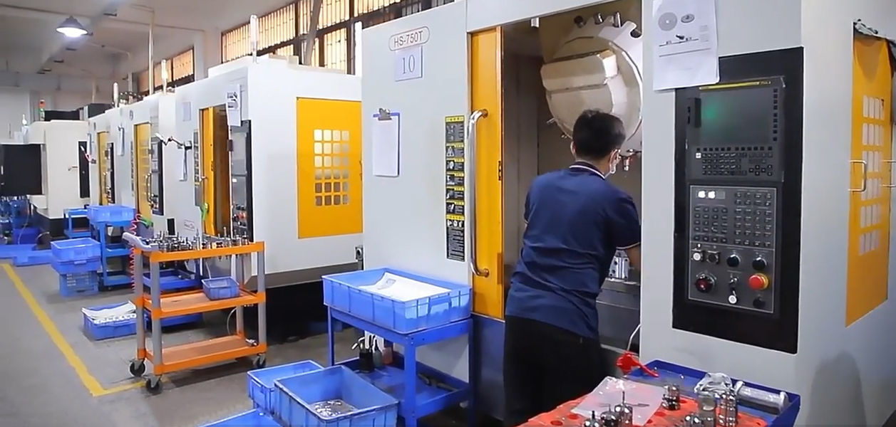 Dongguan Zhongwei Metal Products Co., Ltd خط إنتاج المصنع