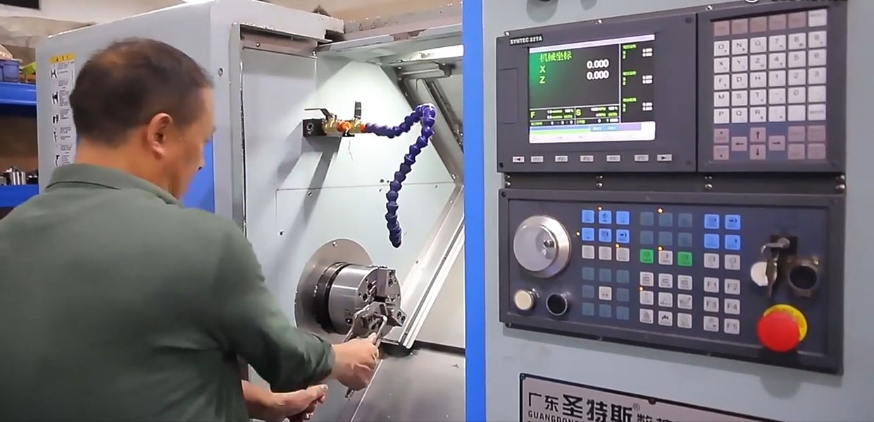 Dongguan Zhongwei Metal Products Co., Ltd خط إنتاج المصنع