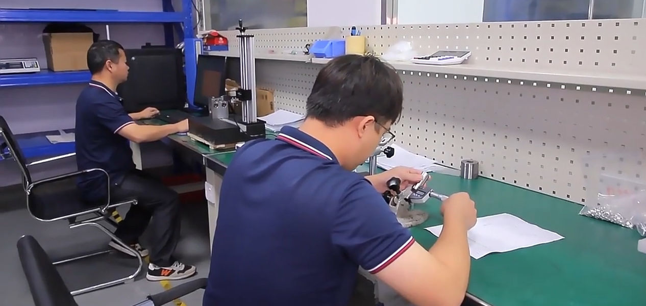 Dongguan Zhongwei Metal Products Co., Ltd خط إنتاج المصنع