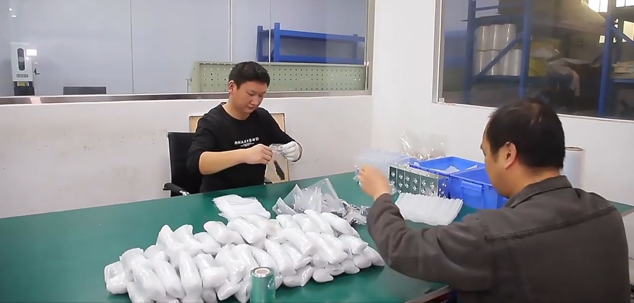 Dongguan Zhongwei Metal Products Co., Ltd خط إنتاج المصنع